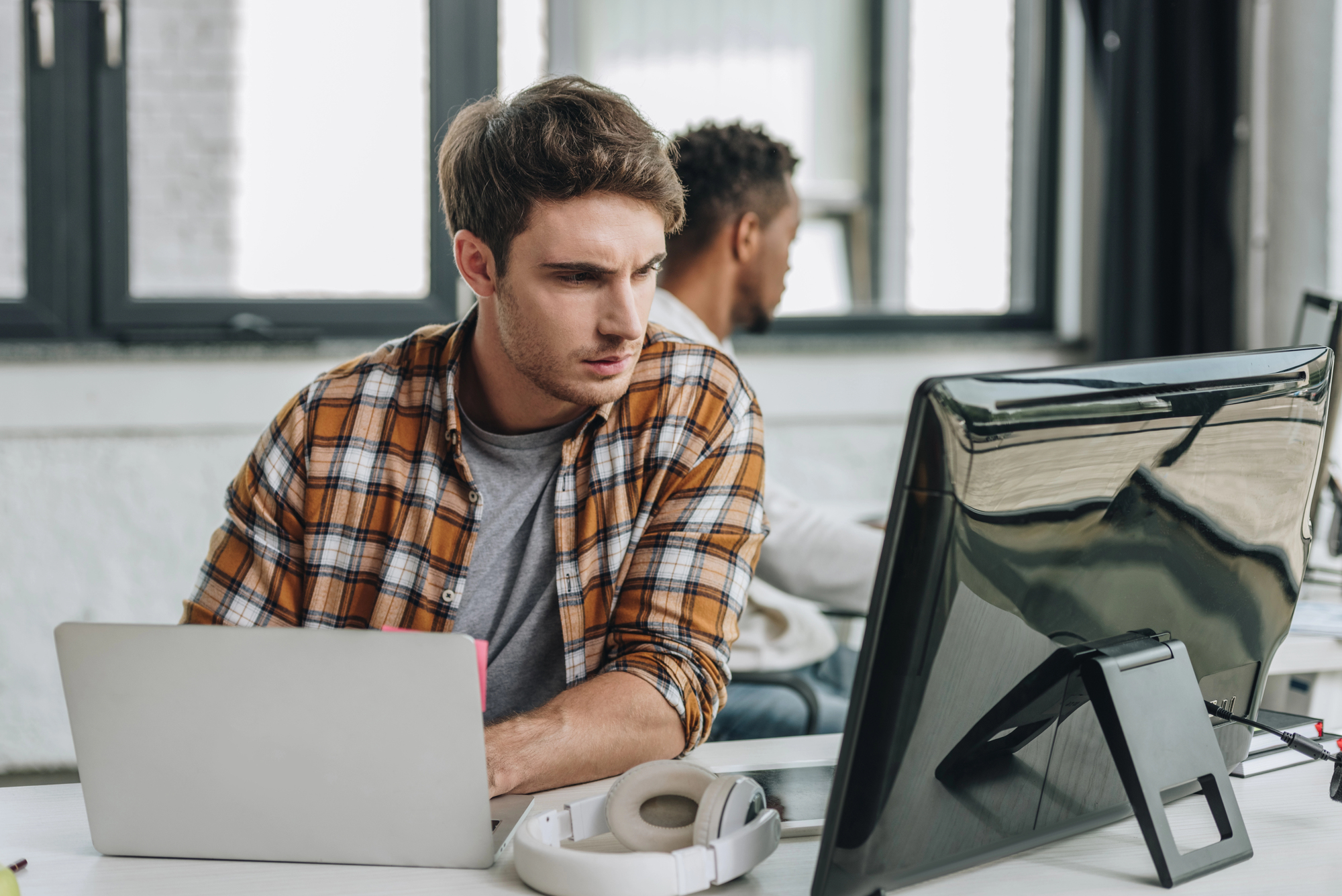 Ukraine’s IT Freelancer Workforce Shrinks by 56,000: Industry Analysis Reveals Key Factors Behind the Decline
